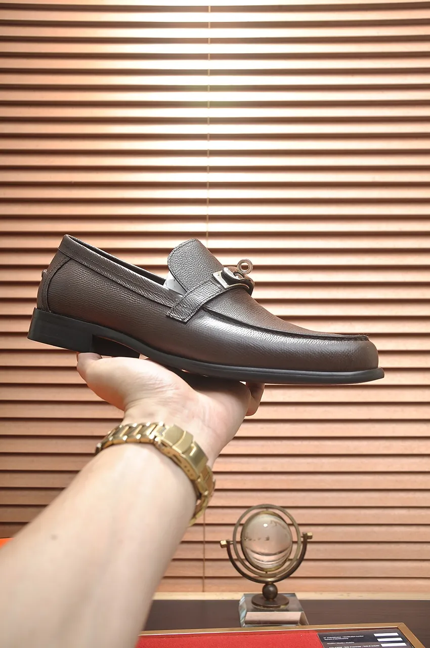Men's shoes💰540💶[HERMES] (cowhide lining)🍀Italian top luxury🍀He does not pursue novel styles and gorgeous colors, but attracts the favor of successful men with his flawless, elegant and classic style. Formal leather shoes This very comfortable, simple and stable style allows you to easily match any style! The pattern is absolutely 1:1 refined from the original case, and we strive for excellence in materials, imported cowhide + cowhide lining💪💪💪extraordinary texture👍! .Code number: 38-45 (45 customized)